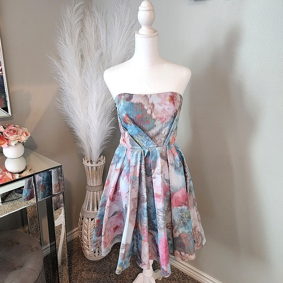 Gorgeous ABS Allen Schwartz Strapless Watercolor Dress - Picture 2 of 12